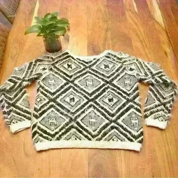 Vintage scoop  neck black & white soft fuzzy sweater jumper. - Picture 9 of 14